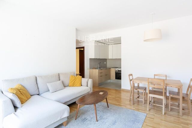 Luminoso Apartamento Amueblado de 2 Dormitorios con Balcón en el Vibrante Raval - Alquiler temporal con fines turísticos y de ocio