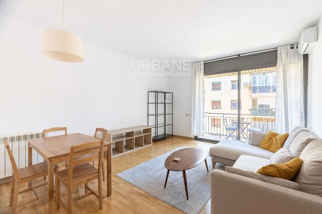 Luminoso Apartamento Amueblado de 2 Dormitorios con Balcón en el Vibrante Raval - Alquiler temporal con fines turísticos y de ocio