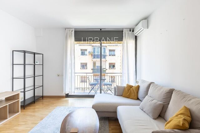 Luminoso Apartamento Amueblado de 2 Dormitorios con Balcón en el Vibrante Raval - Alquiler temporal con fines turísticos y de ocio