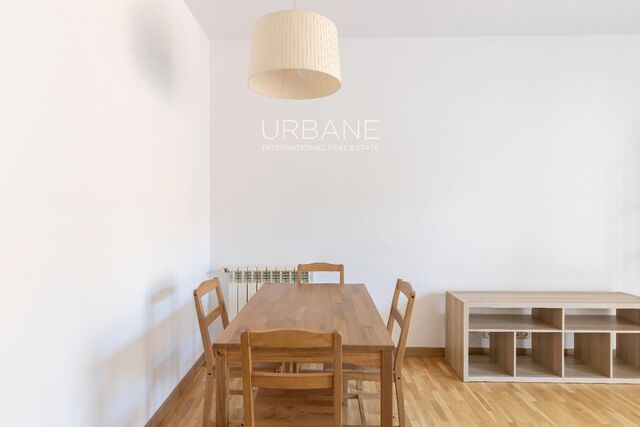 Luminoso Apartamento Amueblado de 2 Dormitorios con Balcón en el Vibrante Raval - Alquiler temporal con fines turísticos y de ocio