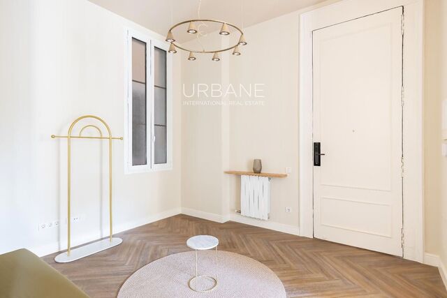 Lujoso Piso de 3 Habitaciones en Ciutat Vella | Azotea y Vistas al Mar