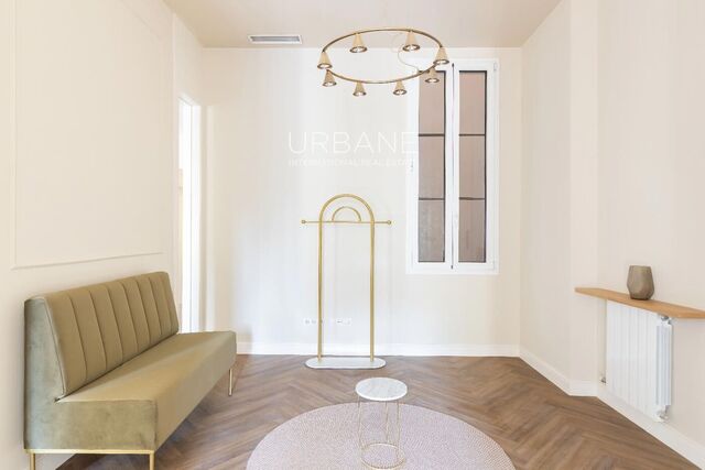 Lujoso Piso de 3 Habitaciones en Ciutat Vella | Azotea y Vistas al Mar