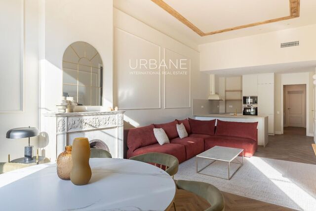 Lujoso Piso de 3 Habitaciones en Ciutat Vella | Azotea y Vistas al Mar