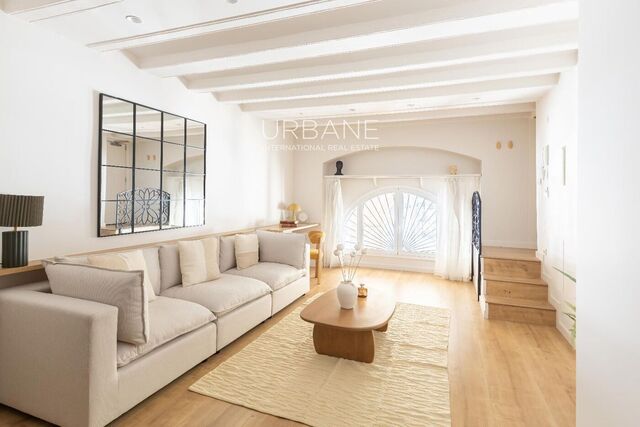 Exclusivo Piso Renovado de 1 Habitación en Ciutat Vella | Edificio Histórico y Azotea