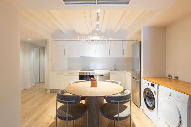 Exclusivo Piso Renovado de 1 Habitación en Ciutat Vella | Edificio Histórico y Azotea