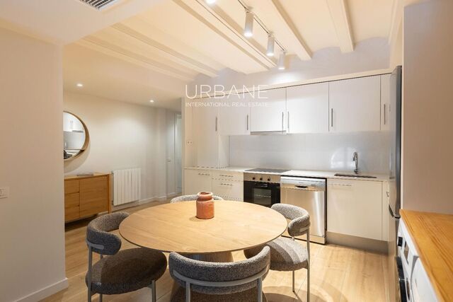 Exclusivo Piso Renovado de 1 Habitación en Ciutat Vella | Edificio Histórico y Azotea