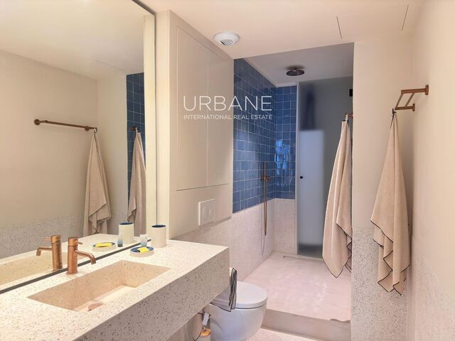 Apartamento de Diseño a Estrenar con Balcón Privado y Terraza en el Corazón de Barcelona