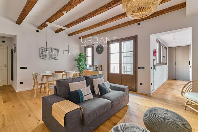 Elegante apartamento de 2 dormitorios en el corazón del histórico Barrio Gótico de Barcelona