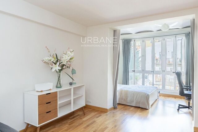Apartamento en El Born en Edificio Histórico de Jujol | Reformado y Amueblado en Barcelona Centro