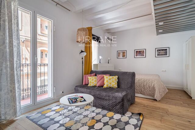 Luminoso estudio junto al mar en Barceloneta – estancia temporal de 6 a 11 meses