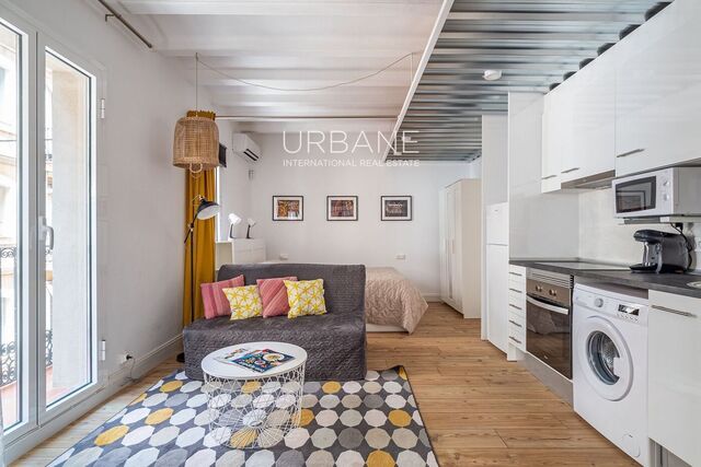 Luminoso estudio junto al mar en Barceloneta – estancia temporal de 6 a 11 meses