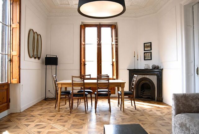 Exclusivo apartamento de lujo renovado de 2 dormitorios junto al puerto en Ciutat Vella