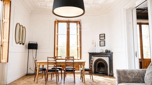 Exclusivo apartamento de lujo renovado de 2 dormitorios junto al puerto en Ciutat Vella
