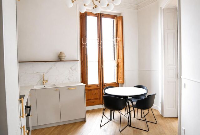 Exclusivo apartamento de lujo renovado de 2 dormitorios junto al puerto en Ciutat Vella
