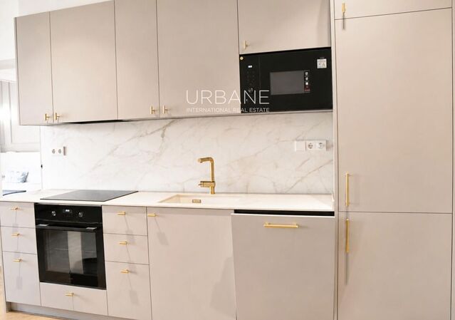 Luxury 2-Bedroom Apartment for Sale in Barcelona | Renovated, Furnished, Balconies & Rooftop Pool