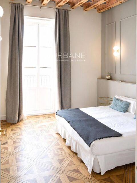 Luxury 2-Bedroom Apartment for Sale in Barcelona | Renovated, Furnished, Balconies & Rooftop Pool