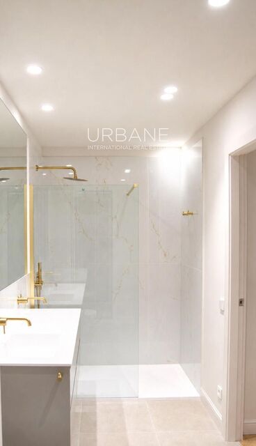 Luxury 2-Bedroom Apartment for Sale in Barcelona | Renovated, Furnished, Balconies & Rooftop Pool