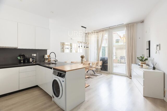 Moderno apartamento a pocos pasos de la playa en Poblenou | Terraza y piscina en la azotea