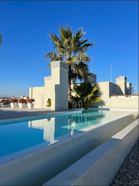 Moderno apartamento a pocos pasos de la playa en Poblenou | Terraza y piscina en la azotea