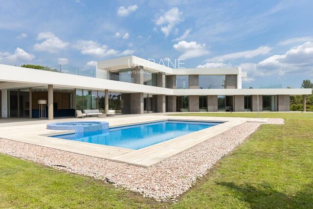 Villa de lujo en primera línea de golf en venta – 5 suites, piscina privada, SPA y garaje para 4 coches