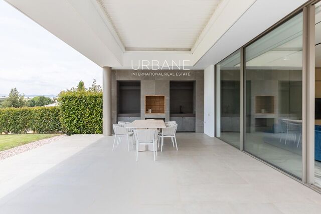 Villa de lujo en primera línea de golf en venta – 5 suites, piscina privada, SPA y garaje para 4 coches