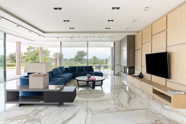 Villa de lujo en primera línea de golf en venta – 5 suites, piscina privada, SPA y garaje para 4 coches