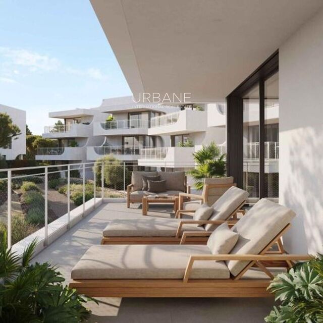 Lujoso apartamento en primera planta con 3 dormitorios y amplia terraza en la Costa Dorada