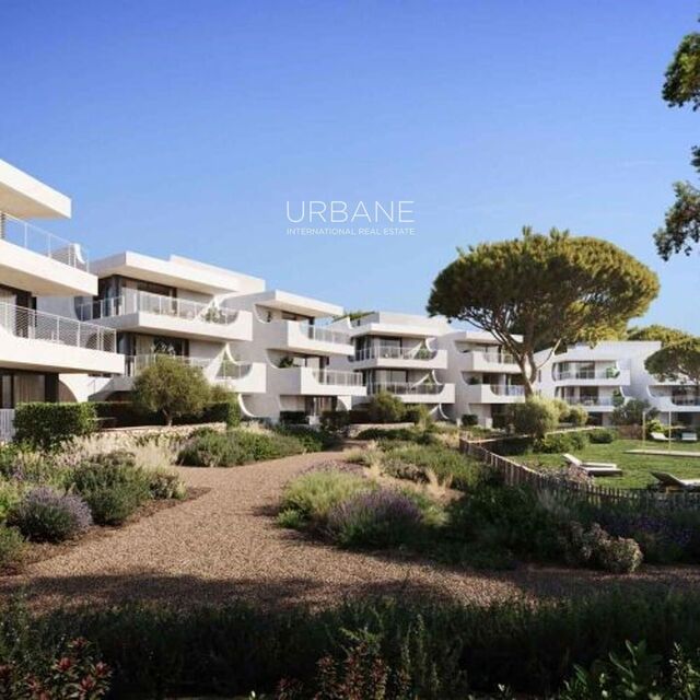 Lujoso apartamento en planta baja con jardín privado y 2 dormitorios en la Costa Dorada