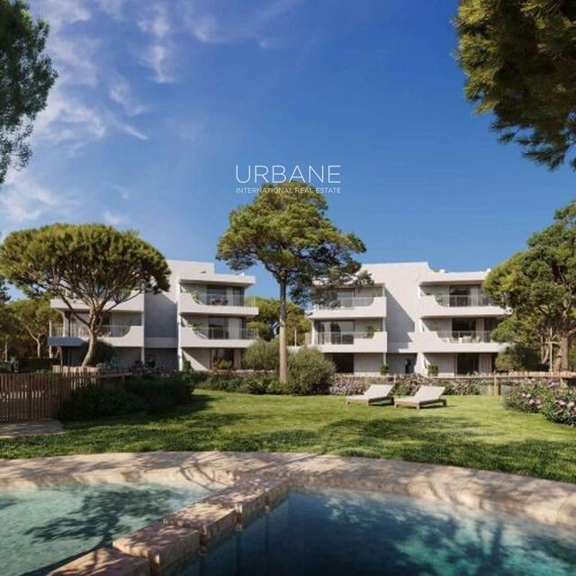 Lujoso apartamento en planta baja con jardín privado y 2 dormitorios en la Costa Dorada