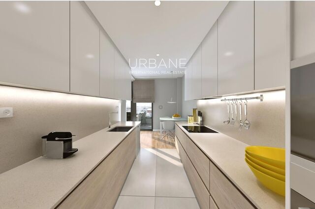 Exclusiva residencia de lujo en Badalona: Elegante ático/apartamento de 3 dormitorios con impresionante terraza y piscinas en la azotea