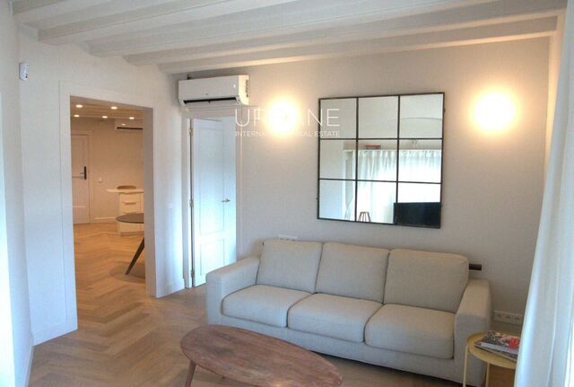 Lujo Histórico y Luz Natural: Elegante Apartamento en el Corazón de Barcelona