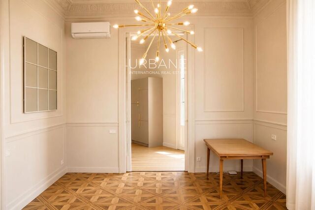 Historischer Luxus und Meerblick: Exklusives Apartment im Herzen von Barcelona