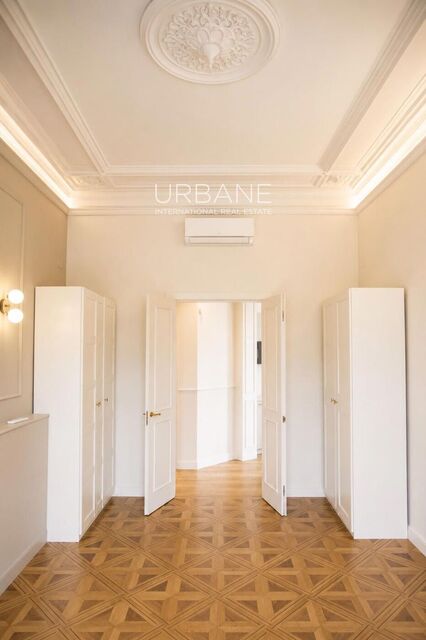 Historischer Luxus und Meerblick: Exklusives Apartment im Herzen von Barcelona
