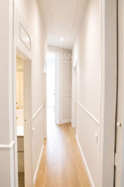 Historischer Luxus und Meerblick: Exklusives Apartment im Herzen von Barcelona
