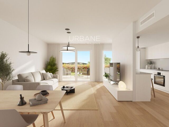 Encantadora Casa Pareada en Finestrat con Vistas al Mar y Jardín Privado