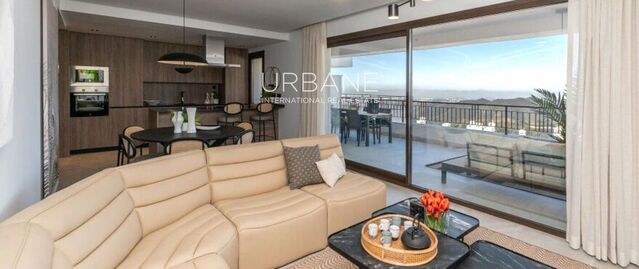 Apartamento moderno de tres habitaciones con terraza en entorno natural