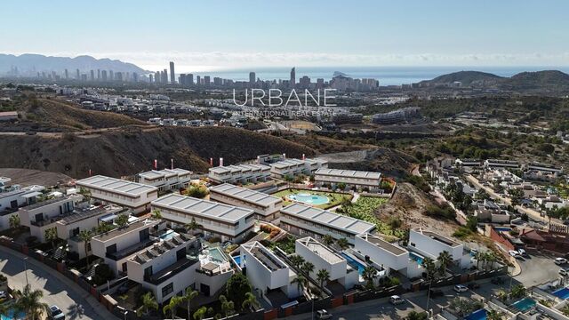 Elegante vivienda de 3 dormitorios con jardín y terraza en Finestrat, Costa Blanca