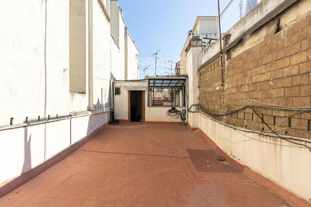 Luminoso apartamento en última planta junto al Mercat de Sant Antoni