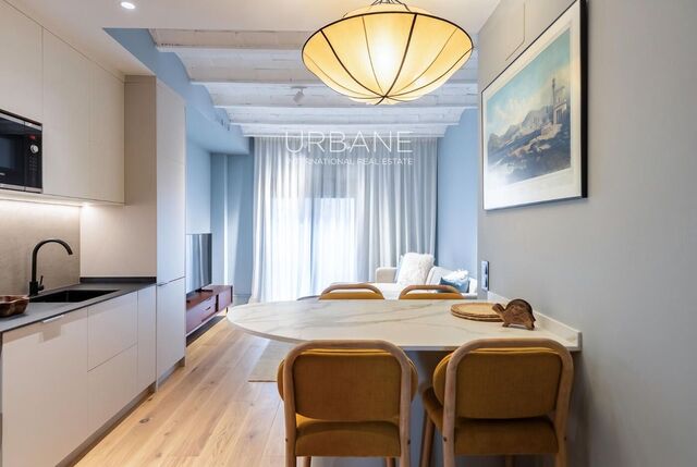 Ático de un dormitorio a estrenar con terraza privada en la azotea en Gràcia