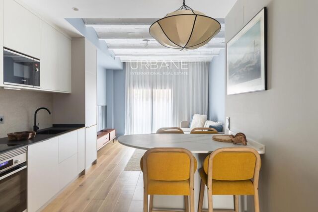 Ático de un dormitorio a estrenar con terraza privada en la azotea en Gràcia