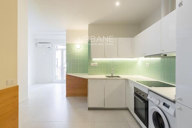Apartamento reformado de 2 dormitorios con balcón en El Raval, Barcelona