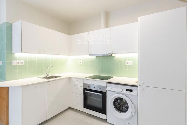 Apartamento reformado de 2 dormitorios con balcón en El Raval, Barcelona