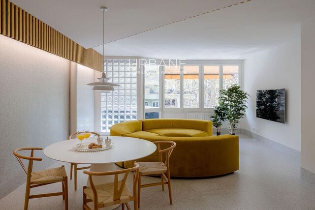 Exclusive Designer Apartment with Parking on Paral·lel – Temporary Rental