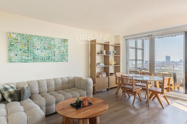 Vivir sobre el Mediterráneo: piso en planta 16 con vistas al mar en Diagonal Mar