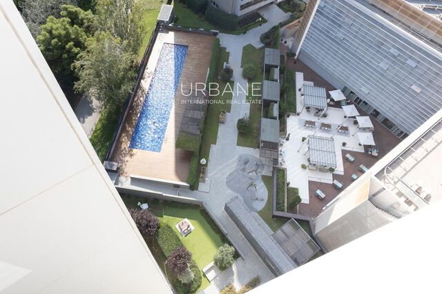 Vivir sobre el Mediterráneo: piso en planta 16 con vistas al mar en Diagonal Mar