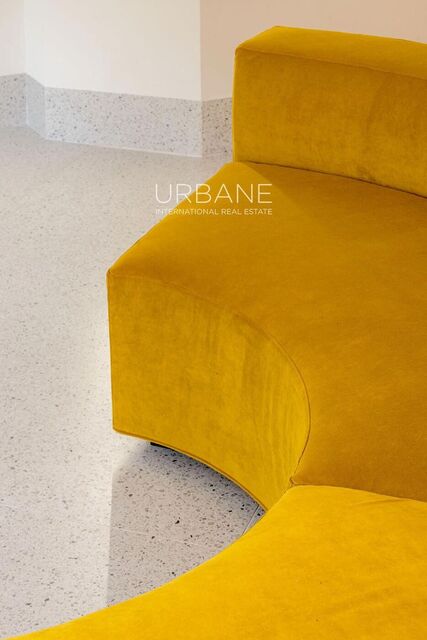 Exclusive Designer Apartment with Parking on Paral·lel – Temporary Rental