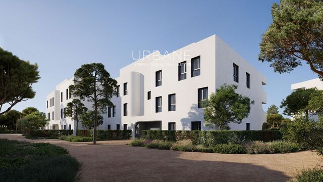 Amplio apartamento de 3 dormitorios con terraza y piscina en la Costa Dorada