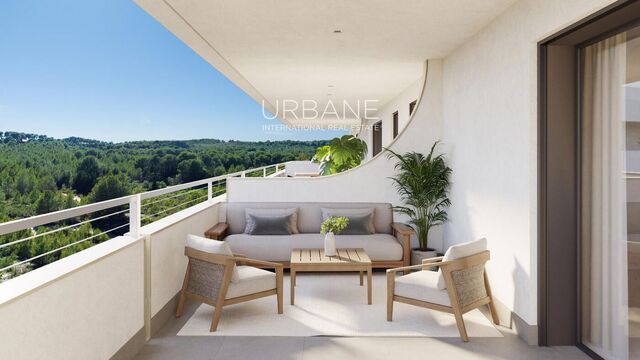 Exclusivo apartamento de 2 dormitorios con amplia terraza y piscina en la Costa Dorada