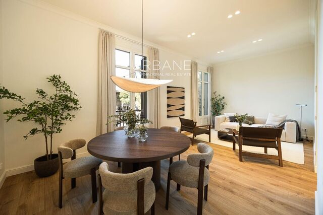 Elegante propiedad totalmente reformada en una Finca Regia histórica en L'Eixample