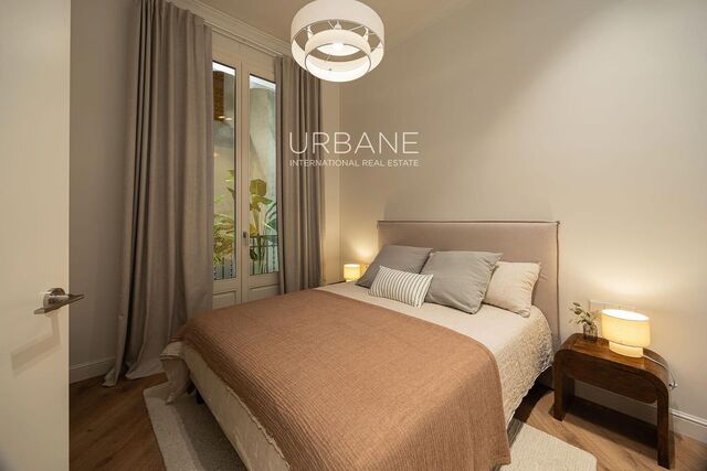 Elegante propiedad totalmente reformada en una Finca Regia histórica en L'Eixample